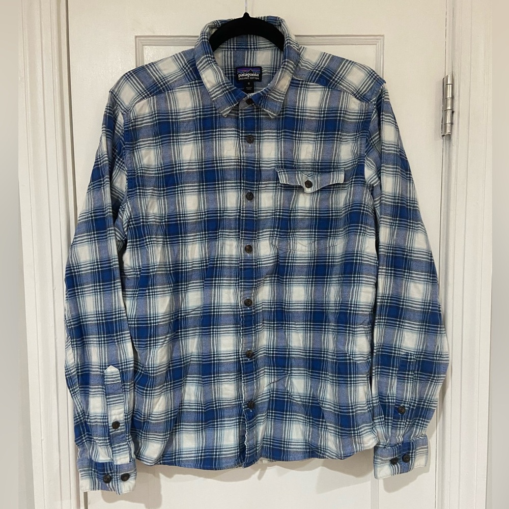 Patagonia Men's Long-Sleeved Lightweight Fjord Flannel Shirt | Size M
